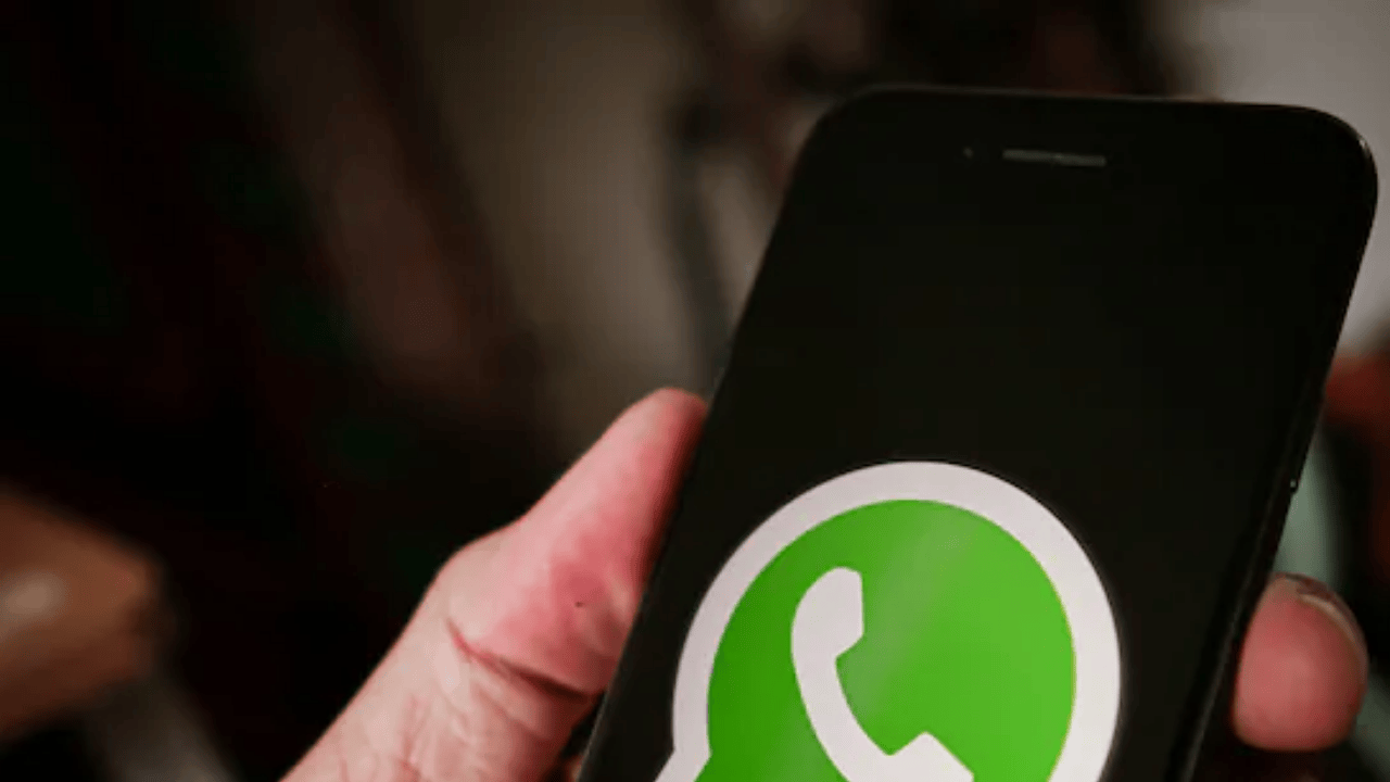 WhatsApp AI-generated video call background